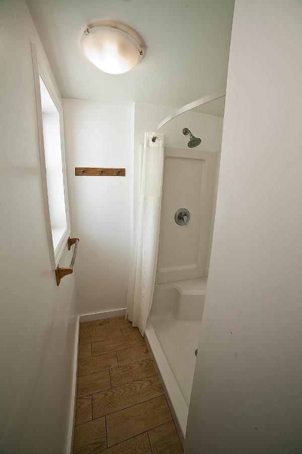 Inn Georgianne & Check In 212 Butler Ave 3*