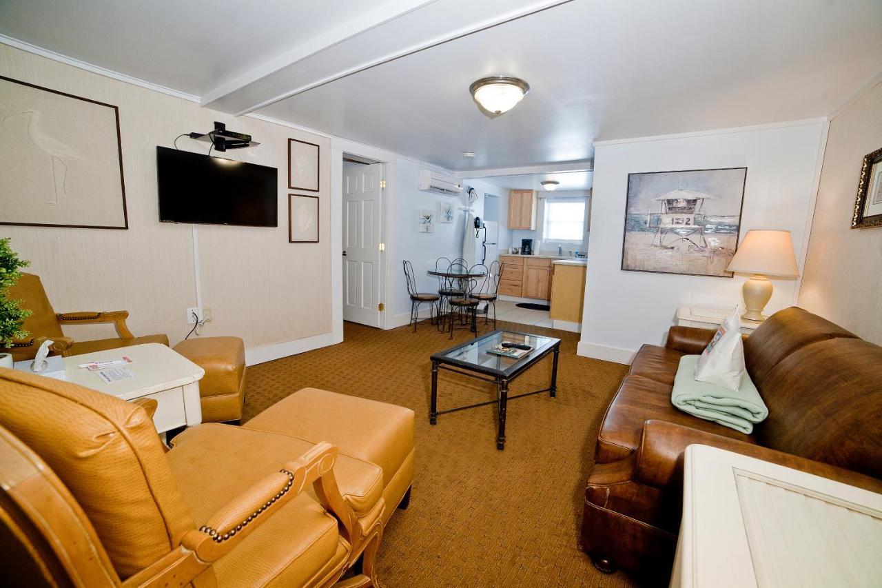 Georgianne & Check In 212 Butler Ave Inn Tybee Island