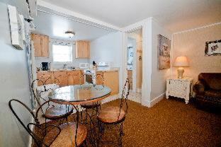 Inn Georgianne & Check In 212 Butler Ave