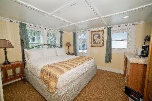 Inn Georgianne & Check In 212 Butler Ave 3*
