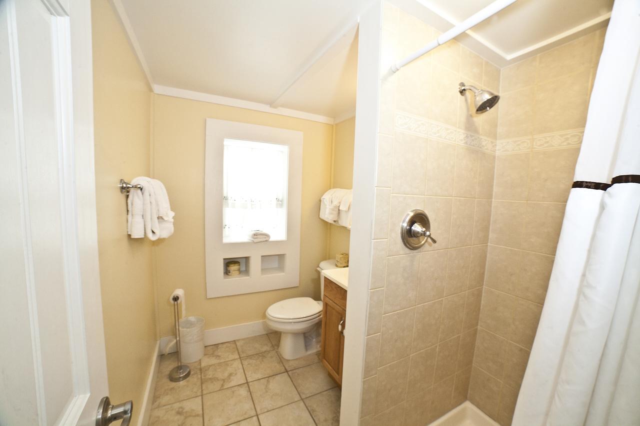 Georgianne & Check In 212 Butler Ave 3*