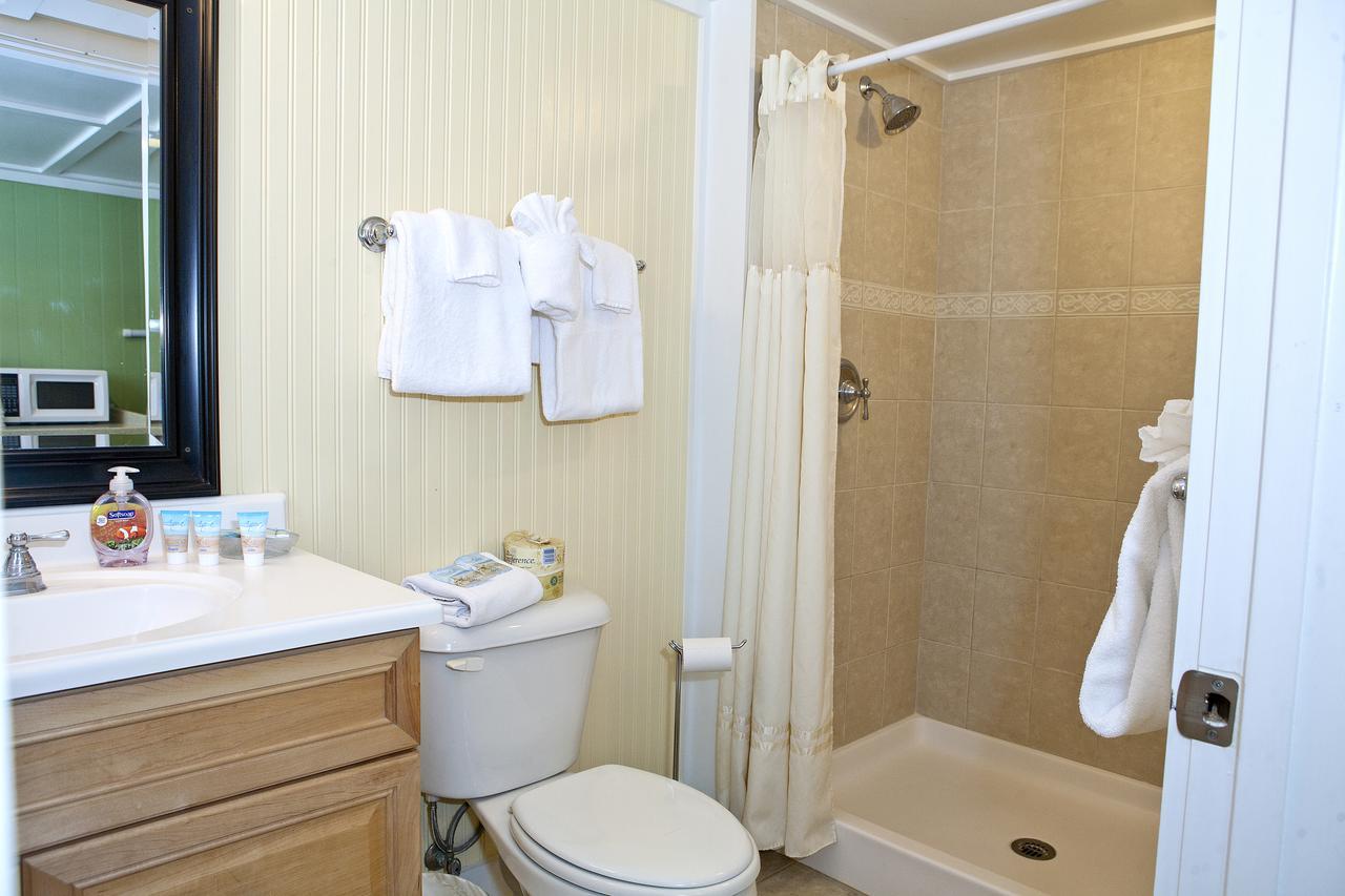 Georgianne & Check In 212 Butler Ave Inn Tybee Island