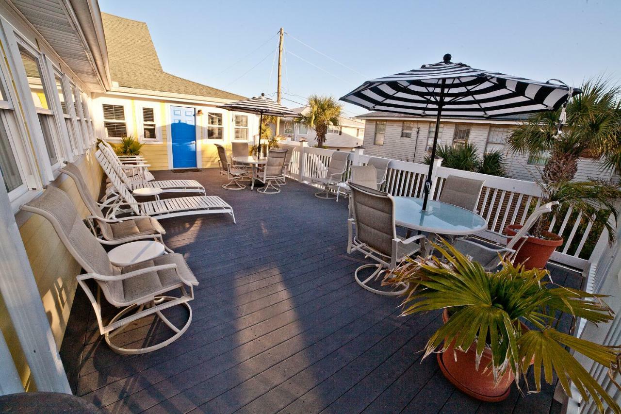 Georgianne & Check In 212 Butler Ave Inn 3*