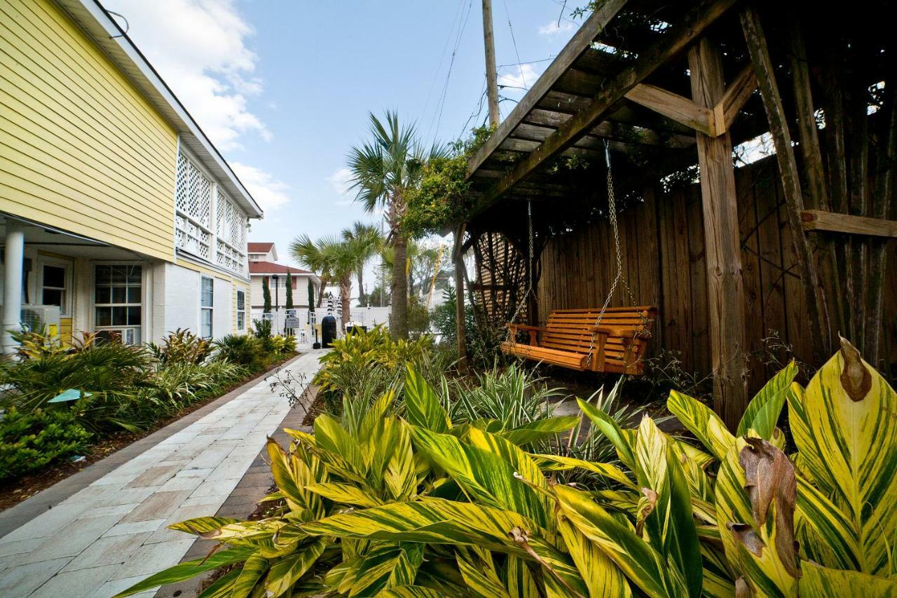 Georgianne & Check In 212 Butler Ave Inn Tybee Island