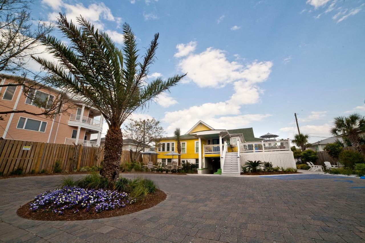 Georgianne & Check In 212 Butler Ave Inn 3*