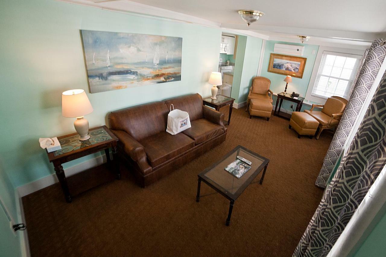 Georgianne & Check In 212 Butler Ave Inn