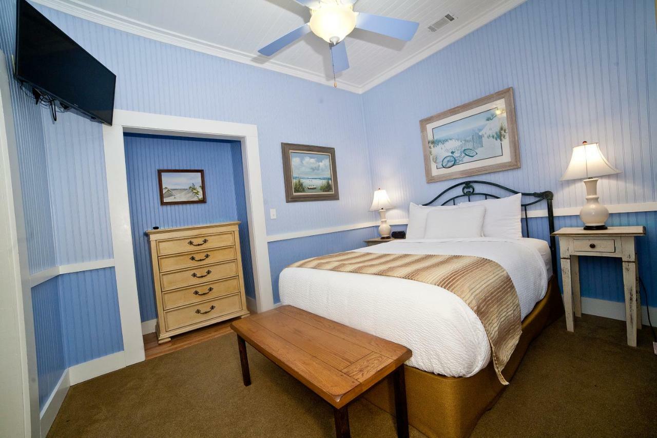 Inn Georgianne & Check In 212 Butler Ave 3*