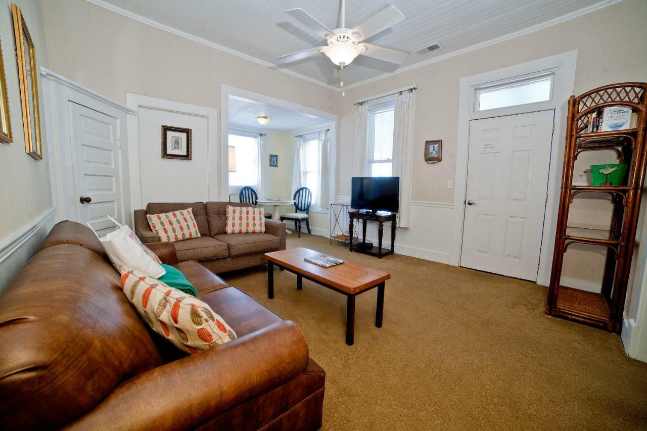 Inn Georgianne & Check In 212 Butler Ave