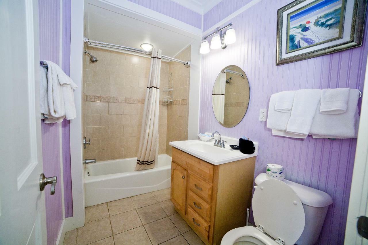 Inn Georgianne & Check In 212 Butler Ave 3*