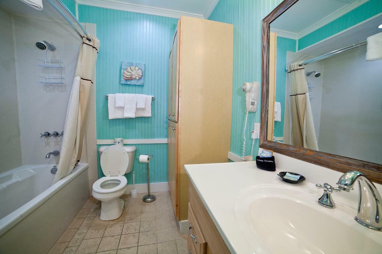 Georgianne & Check In 212 Butler Ave Inn Tybee Island